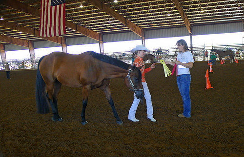 Showmanship Contestant Claims Award | Arkansas 4-H State Horse Show