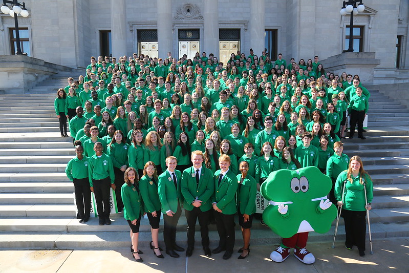 Arkansas 4-H members at the Arkansas State Capitol