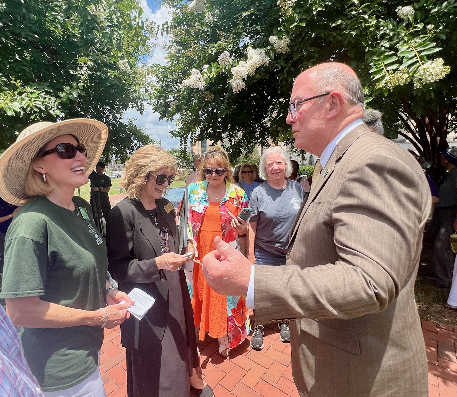 Barry-Hyde Pulaski County Judge Barry Hyde congratulates Pulaski County Master Gardeners president Sara Jordan.