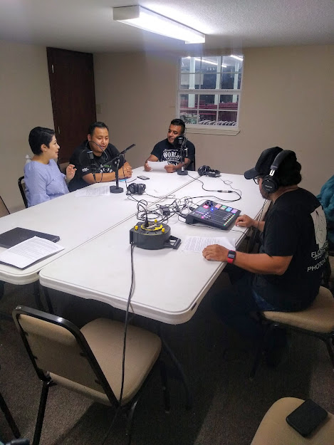 Lorena Esquivel, Nelson Ramirez, Diego Martinez, y Yonathan Flores sentadas alrededor de la mesa. Lorena Esquivel, Nelson Ramirez, Diego Martinez, y Yonathan Flores sentadas alrededor de la mesa.