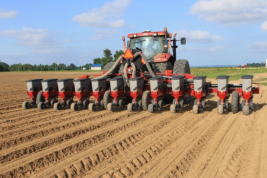 Planting soybeans in Greene County