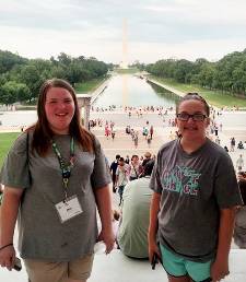2 Howard County 4-H'ers standing in front of Washington Monument