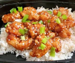 General Tso's chicken with cooked white rice