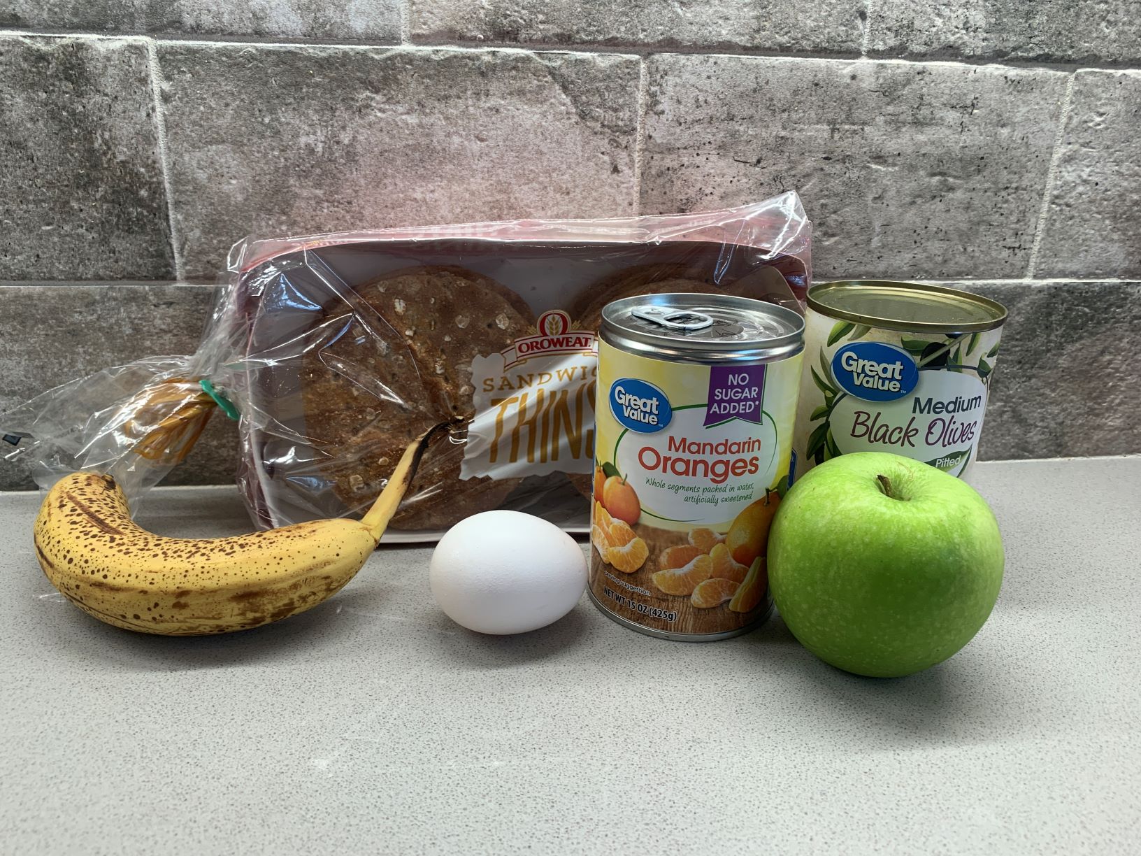 mandarin oranges, egg, olives, sandwich thins, banana, apple