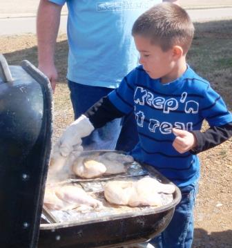 4-H member at broiler BBQ workshop