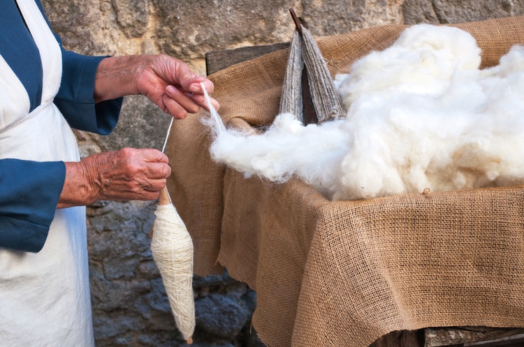 Hands spinning wool