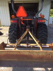 4 nozzle boom inside box blade attached to small tractor