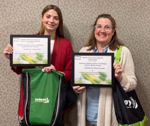 Wolf and Goodin with certificates