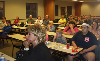 Picture of participants at the poultry seminar.