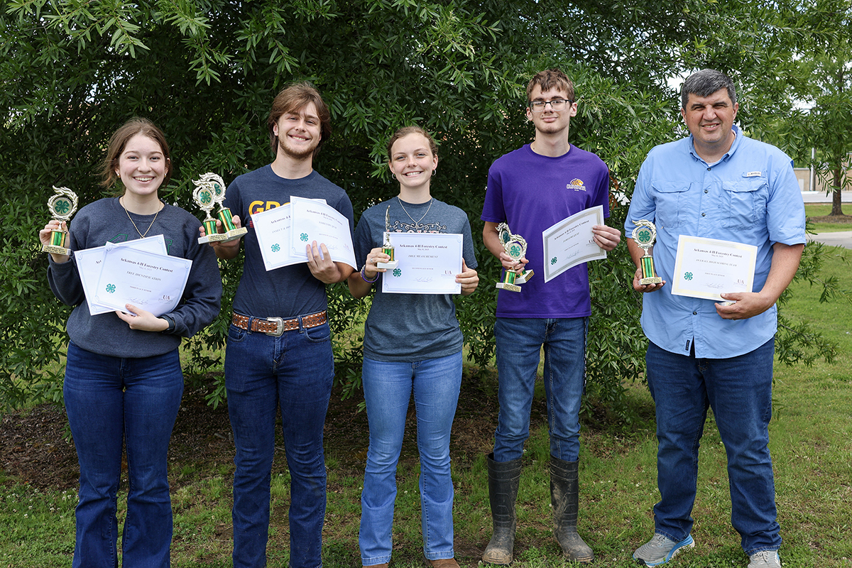 winning team with trophises