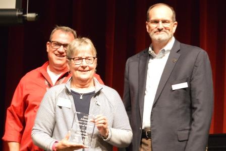 Faulkner County 2022 MG Plant Sale receiving MG Project of the Year award from Randy Forst and Dr. Bob Scott